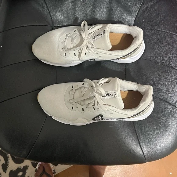 Nike Legend 2 Athletic Shoes (11.5) - Picture 3 of 7